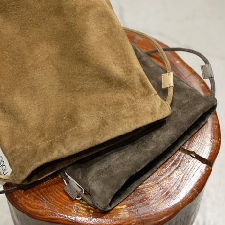 hobo ホーボー"DRAWSTRING POUCH PIG SUEDE"