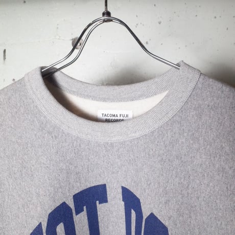 TACOMA FUJI RECORDS タコマフジレコード "HOT DOG COLLEGE LOGO SWEATSHIRT designed by Shuntaro Watanabe" スウェット