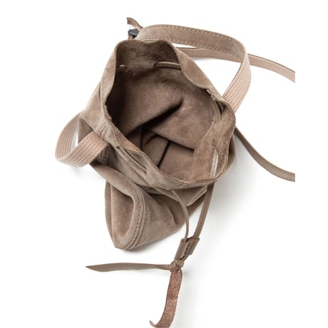 hobo ホーボー "DRAWSTRING POUCH FIDLOCK® BUCKLE COW SUEDE"ドローストリングポーチ