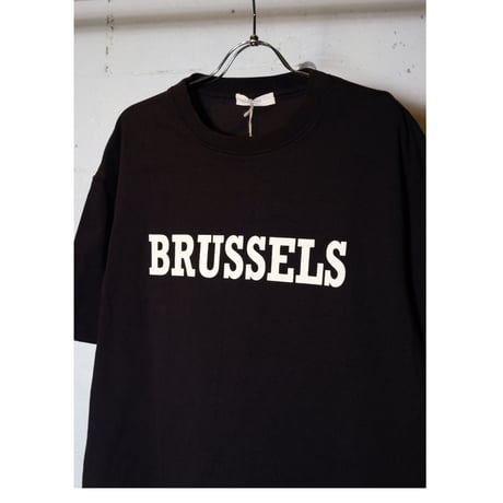 NARU ナル "アーミーコットン度詰天竺 BRUSSELSプリントT"