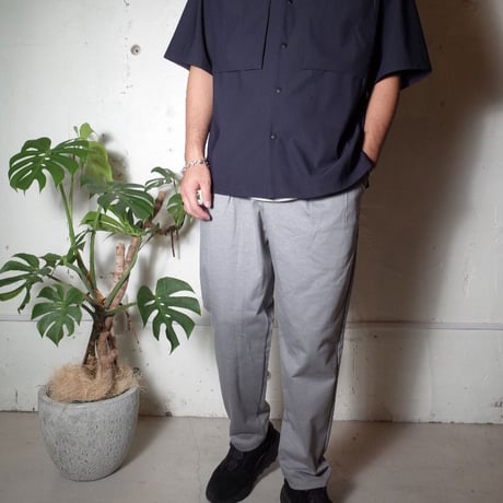 CURLY カーリー "BACK EZ 2TUCK TROUSERS"トラウザー