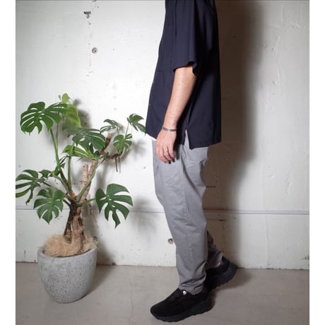 CURLY カーリー "BACK EZ 2TUCK TROUSERS"トラウザー
