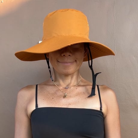 ツバ広め撥水ハット　Smoky Orange