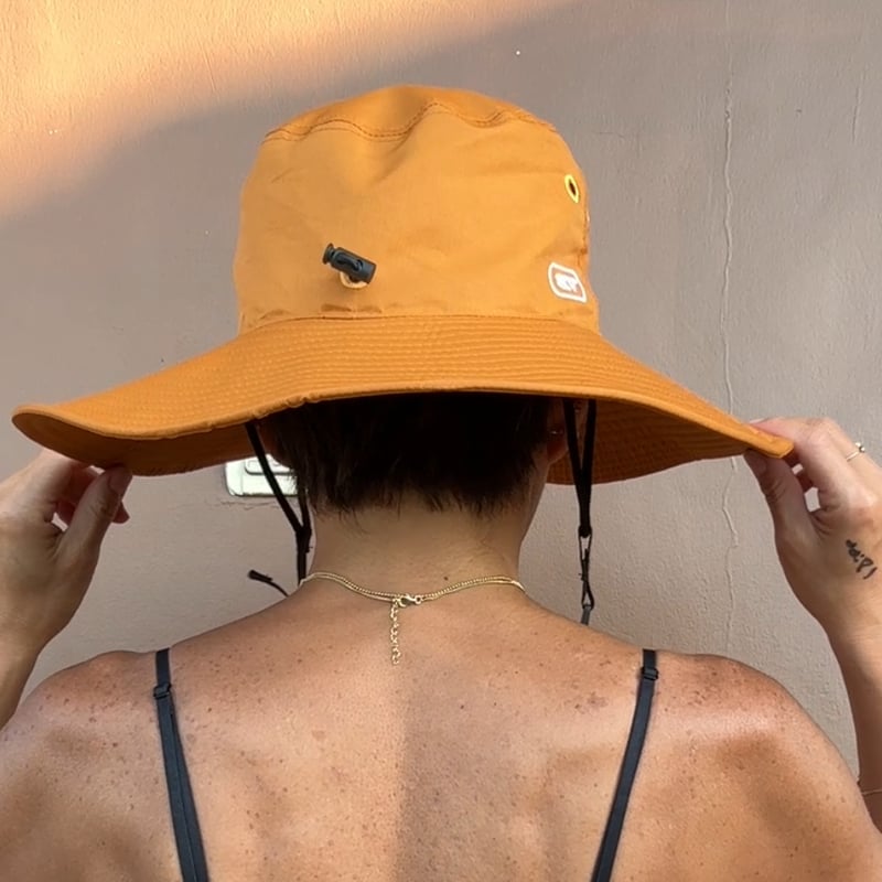 ツバ広め撥水ハット Smoky Orange | via Bella