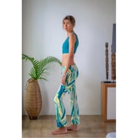 Tropic Leaf Flare Long Leggings