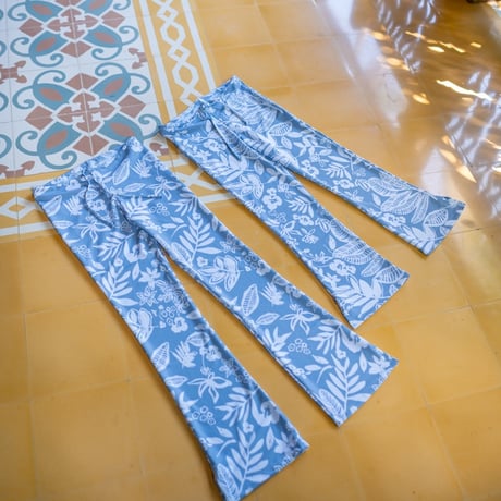 Flare Capri Leggings  Bali Flowers Ash