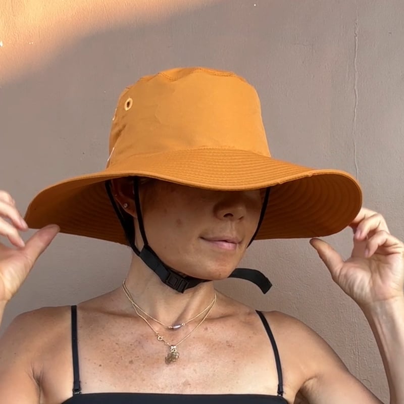 ツバ広め撥水ハット Smoky Orange | via Bella