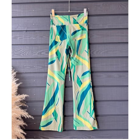 Tropic Leaf Flare Long Leggings