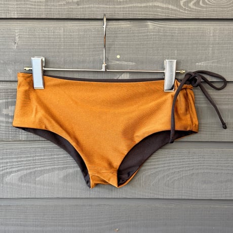 Reversible Surf Boy Shorts Shiny Cinammon x Black