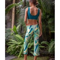 Tropic Leaf Flare Capri Leggings