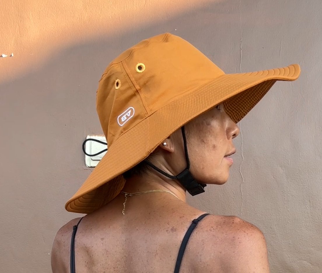 ツバ広め撥水ハット Smoky Orange | via Bella