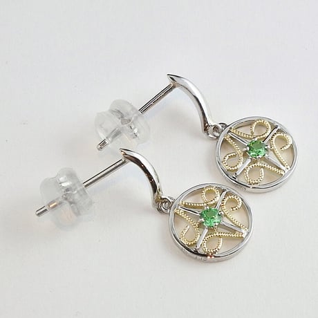 Pt/K18グリーンガーネットピアス