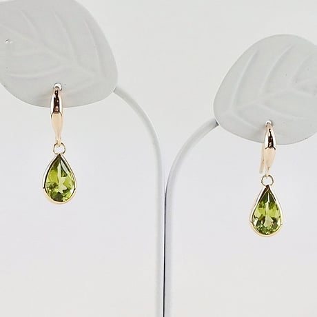 K18ペリドットピアス