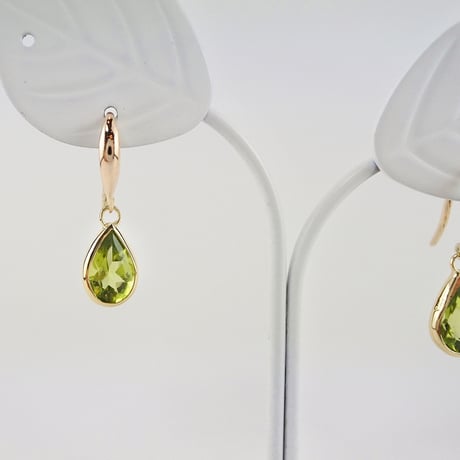 K18ペリドットピアス