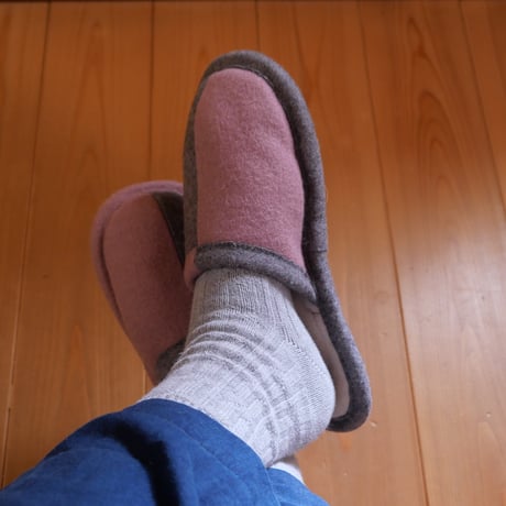エコラ（Ecolã）の毛布のルームシューズ　スリッパタイプ　白×ベージュ　サイズ３８（２３.５ｃｍ～２４ｃｍ））