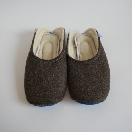 エコラ（Ecolã）の毛布のルームシューズ　クロッグタイプ　ブラウン　サイズ３８（２３.５ｃｍ～２４.５ｃｍ）