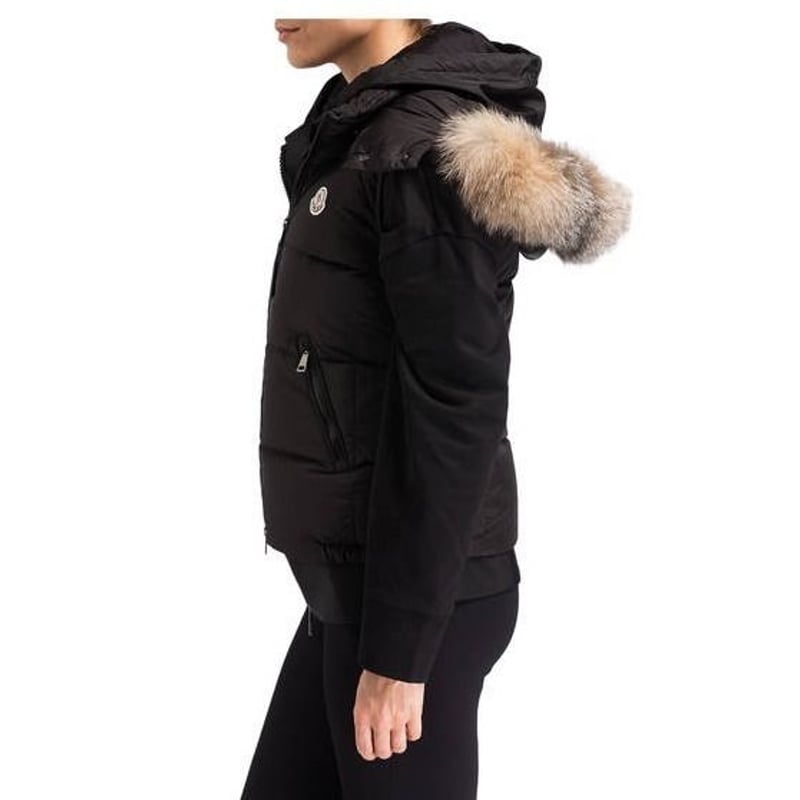 新作☆MONCLER(モンクレール) ☆ ダウンベスト ファーフード付 新作☆MONCLER(モンクレール) ☆ ダウンベスト ファーフード付