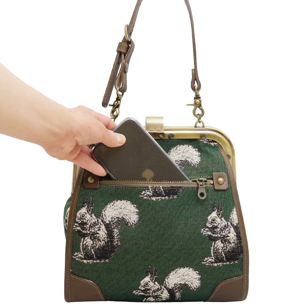 ハンドメイド完成品『スズランがま口バッグ』 手刺繍がま口ショルダーバッグ（すずらん） | iichi 日々の