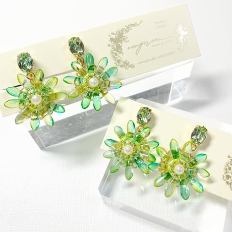 Daisy bijou/ピアス イヤリング (✣ゴールドカラー金具)