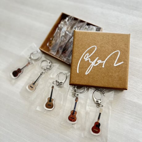 歴代11本ウクレレアクリルキーホルダー