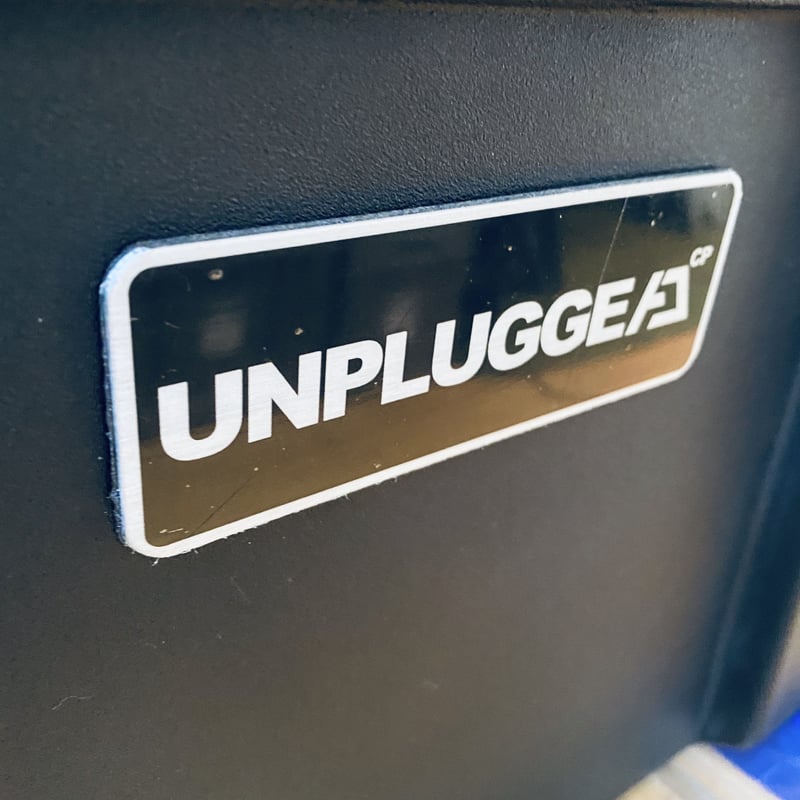 完売後 廃盤 再販なし UNPLUGGED CP アルミロゴプレート 横12cm 1枚