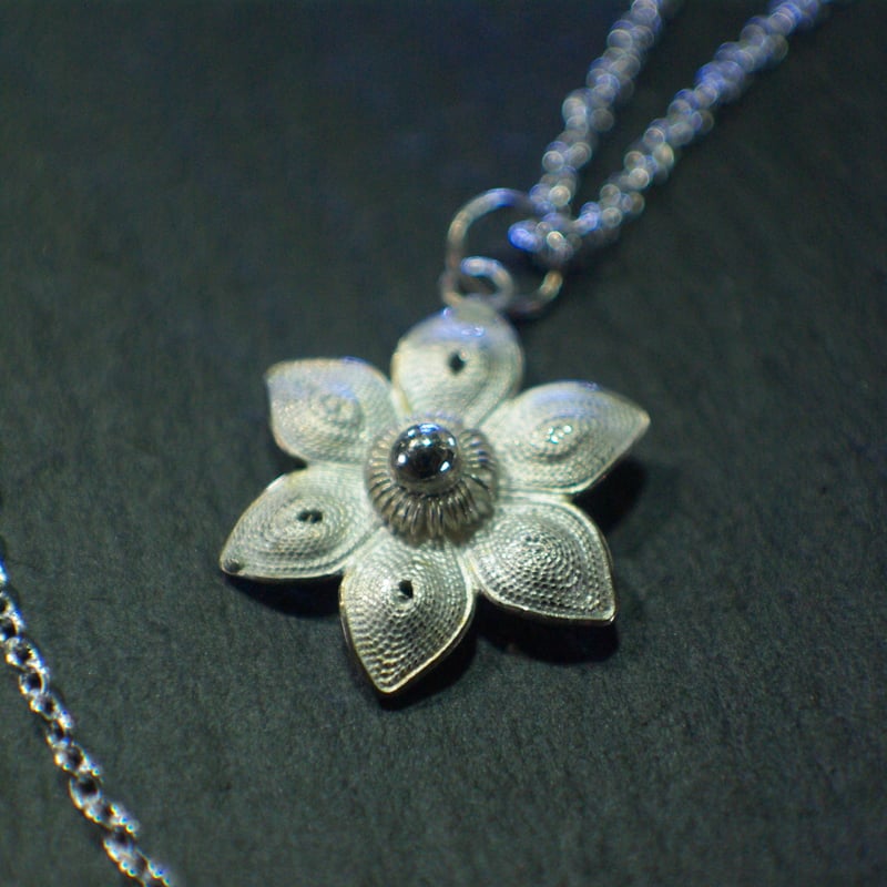 バリ島産 花型チャームネックレス sv925 スターリングシルバー製 | 俺 ... Silver 925 シルバー 花 フラワー ネックレス bony*bony