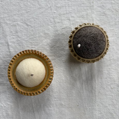 pincushion(S) / Shimizu Yuriko