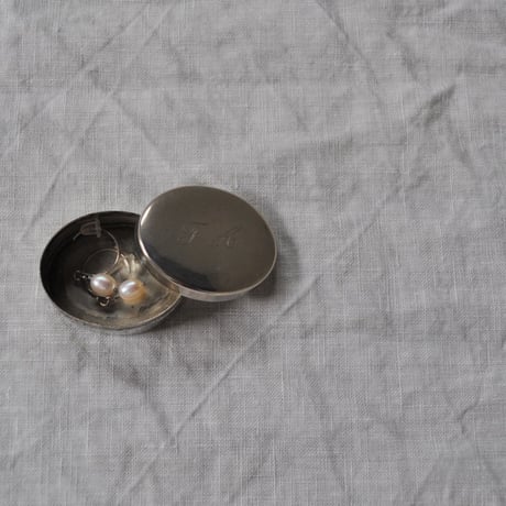 freshwater pearl pierced earrings/mousse