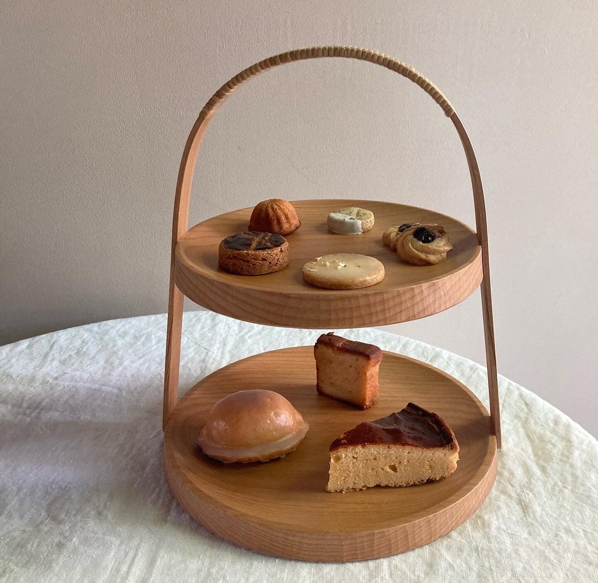 アフタヌーンティ―スタンド、YAMAシリ―ズ、渡邉浩幸、木工、美品 アフタヌーンティ―スタンド、YAMAシリ―ズ、渡邉浩幸、木工、美品