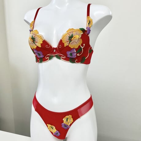 お買い得！！　3/4カップ♡フラワー刺繡のブラジャー