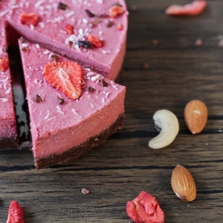 Raw cake beets × cacao × strawberry（ストロベリー）