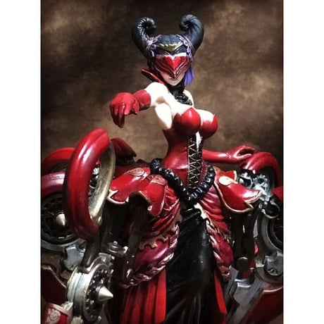 In WonderLand : QUEEN OF HEARTS