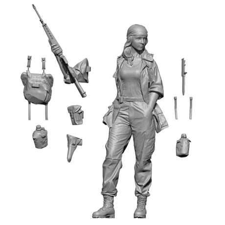1:35 M16を抱えるエブリン EVELYN