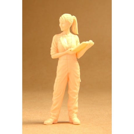 1:20 女性整備士(B) マルティナ技士 FEMALE MECHANIC B "MARTINA"