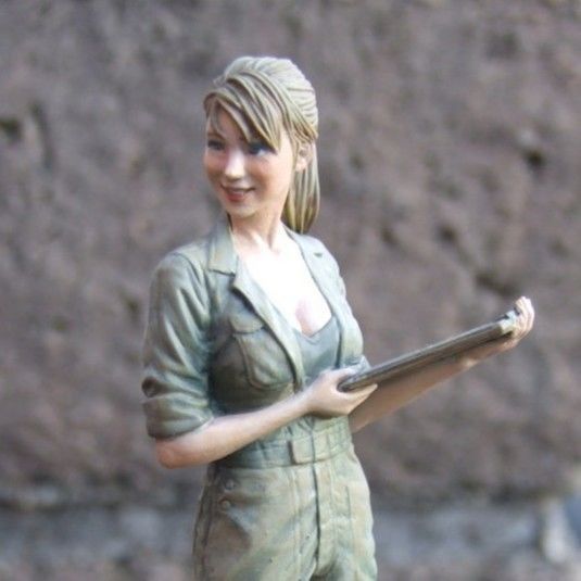 1:20 女性整備士(B) マルティナ技士 FEMALE MECHANIC B 