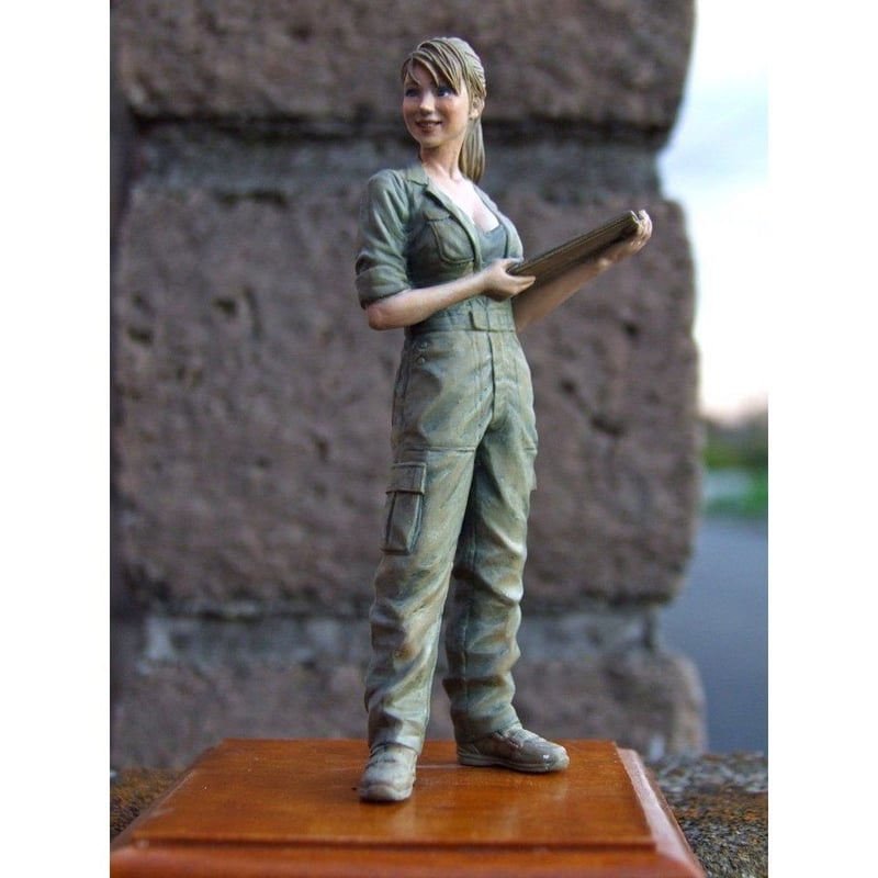 ブリックワークス マルティナ技士 1/20 台座付き 完成品 ブリックワークス マルティナ技士 1/20 台座付き 完成品