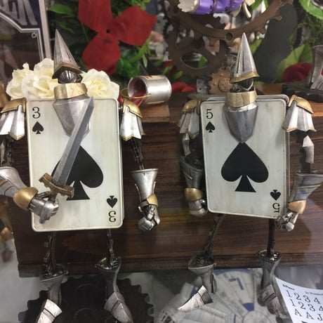 In WonderLand : CARD SOLDIER Plastic Model