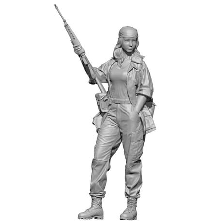1:35 M16を抱えるエブリン EVELYN