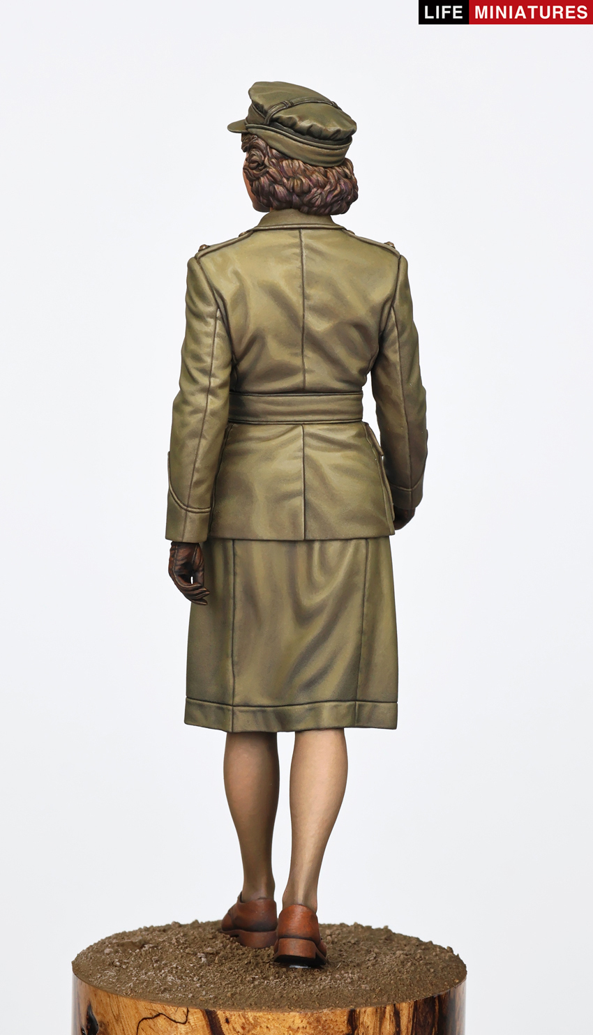 イギリス 補助地方義勇軍 行進するエリザベス・ウィンザー2級准大尉