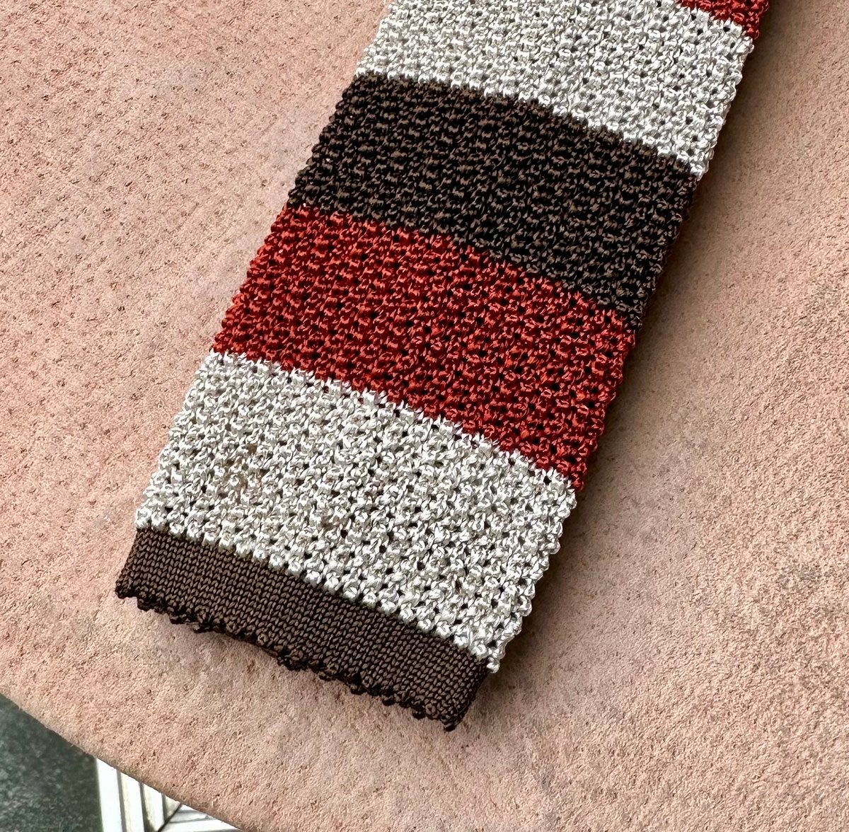 アスコット ボーダーニットタイ #オレンジ×ブラウン×エクリュ | Bon Vieux