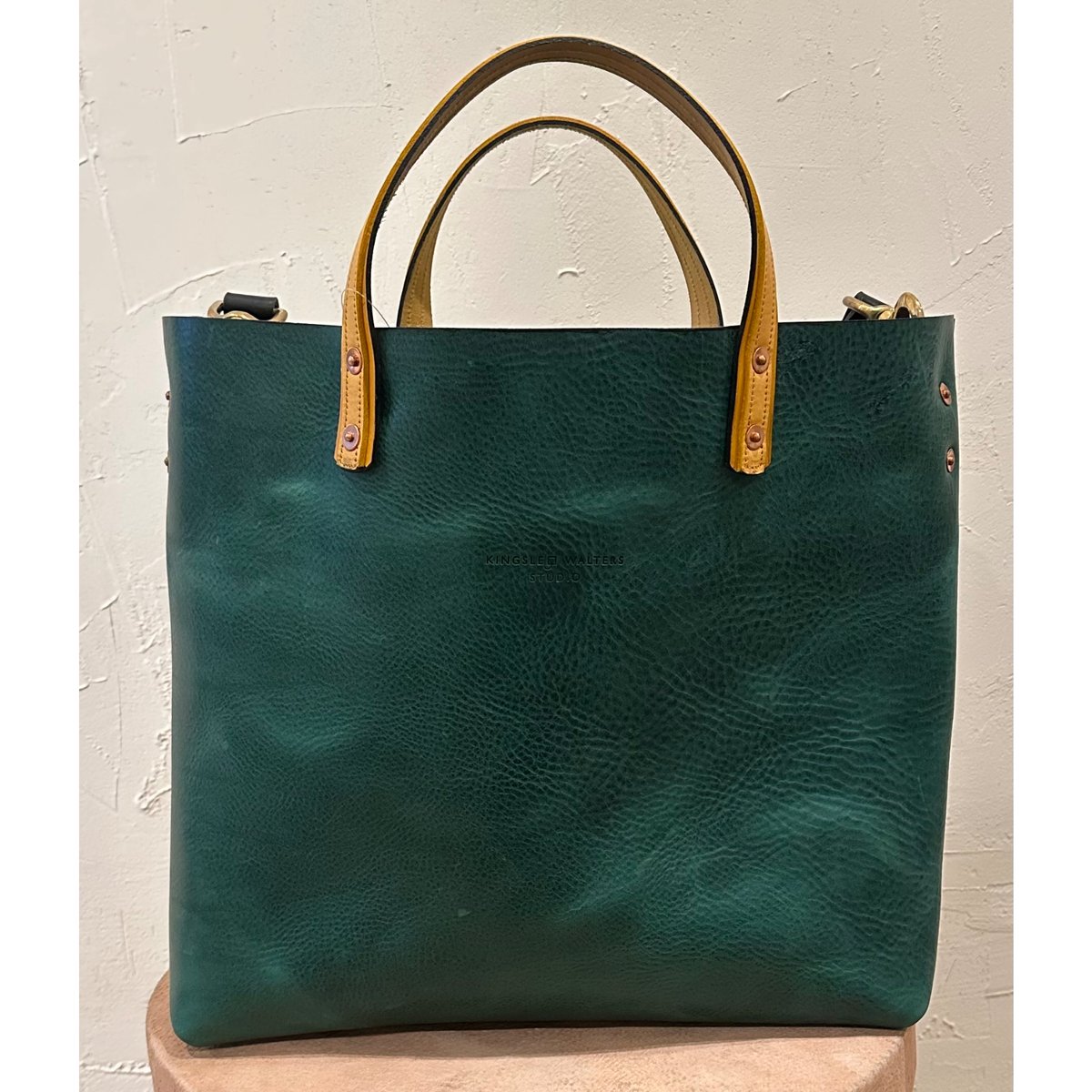 新品キングスレー ウォルターズ スタジオ キャンバス製トートバッグ　グリーン キングスレー ウォルターズ スタジオ トートバッグ | Bon Vieux