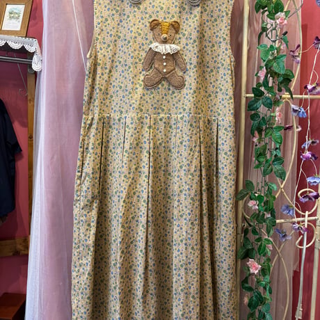 小花柄タックワンピース　クマアップリケ付き