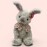 花どけい  /∶うさぎ　ベージュ