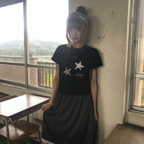 multi stars logo cropped tee