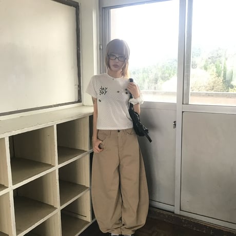 button logo cropped tee
