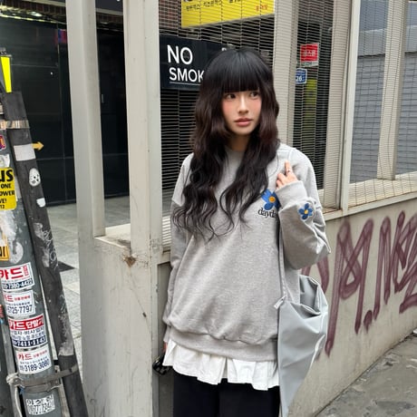 botton logo crewneck sweatshirt