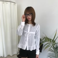 tag frill blouse