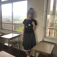 multi stars logo cropped tee