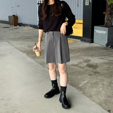 high-waist tuck short pants