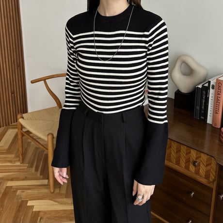 flare sleeve compact border knit
